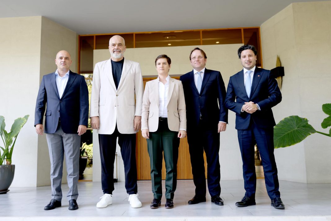 From left to right: Prime Minister of North Macedonia Dimitar Kovačevski, Prime Minister of Albania Edi Rama, Prime Minister of the Republic of Serbia Ana Brnabić, European Union Commissioner for Enlargement and Neighbourhood, Olivér Várhelyi and Prime Minister of the Republic of Montenegro Dritan Abazović after their informal meeting in Tirana, on July 17, 2023. Photo courtesy: Edi Rama (Facebook)
