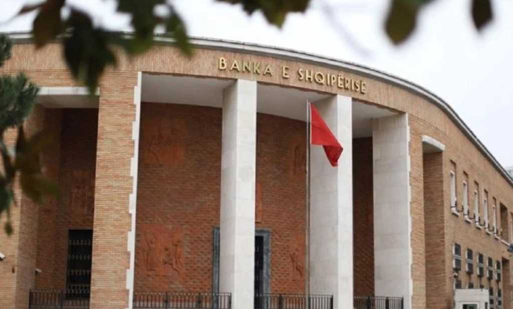 Bank of Albania Buys €800 Million to Support the Lek