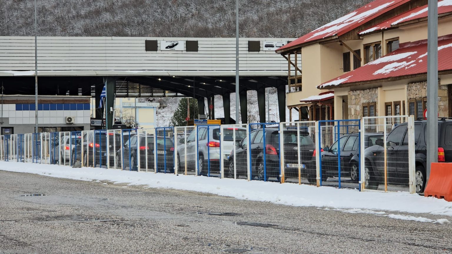 Queues at the Greek border due to delays caused by Greece’s new control system