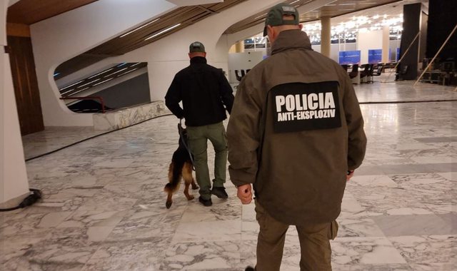 Bomb threat at a shopping mall in Tirana, employees and citizens evacuated