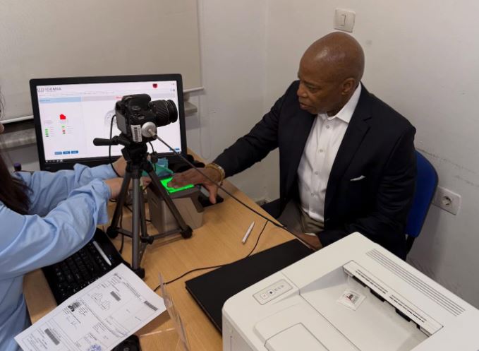 Former New York Mayor Eric Adams Granted Albanian Citizenship, Registers in Tirana’s Administrative Unit No. 2