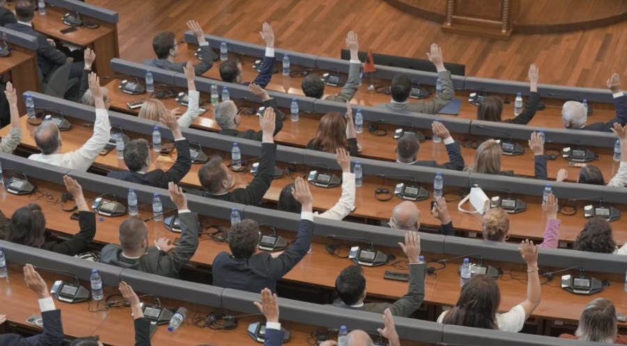 Kosovo Parliament approves price cap bill, opposition objects