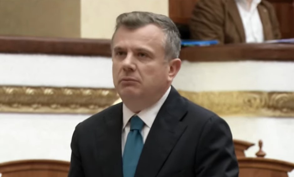 Albanian Parliament holds a minute of silence for the passing of Rexhep Qosja