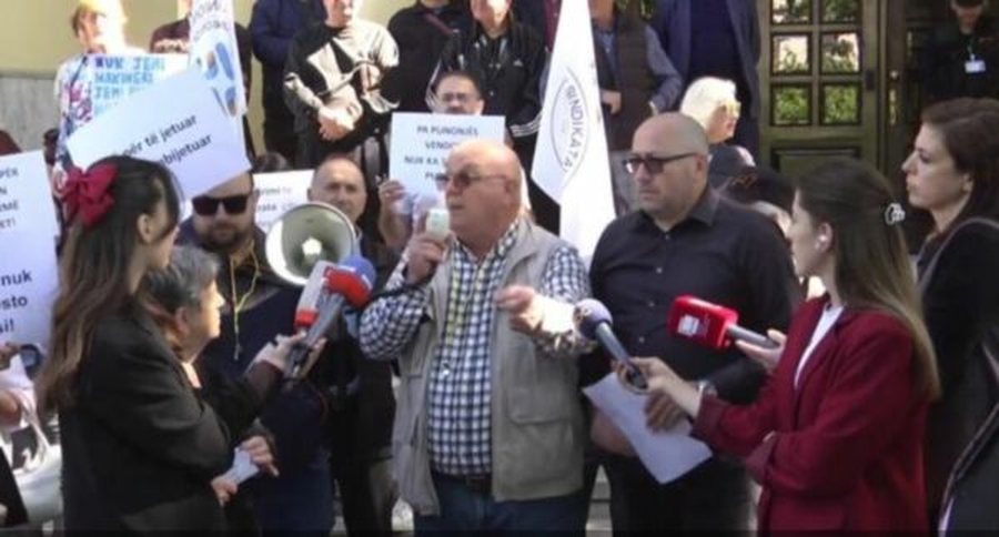 May 1 protest in Albania, workers: Urgently approve a living minimum wage