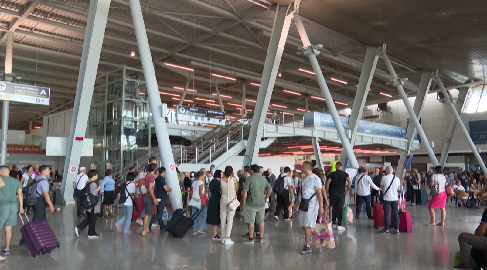Tourist Numbers Increase by 8.8%: More Than 700,000 Foreign Visitors Entered Albania in April