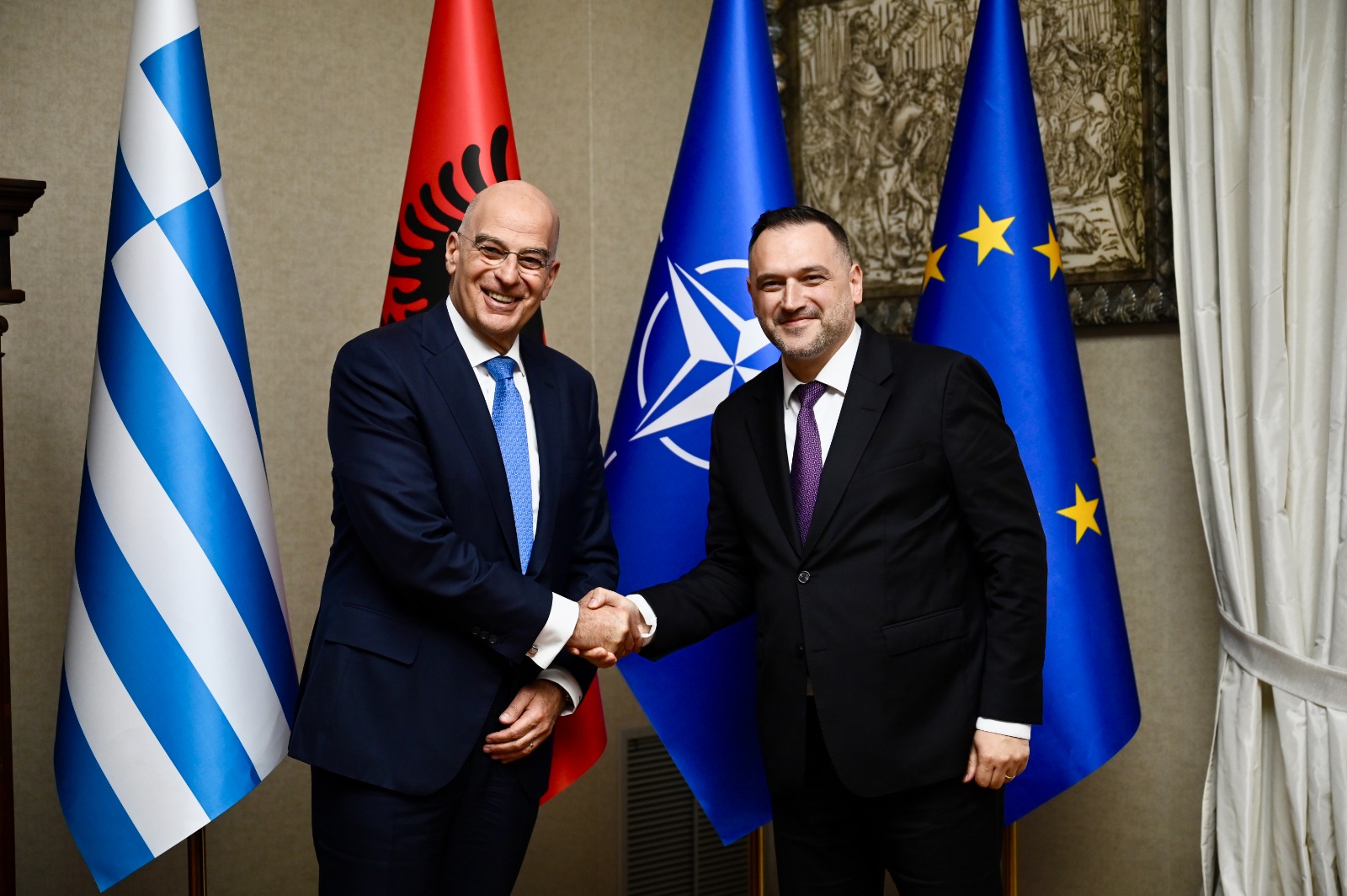 Dendias: Agreement with Albania on convening the Commission for the Graves of Greek Soldiers