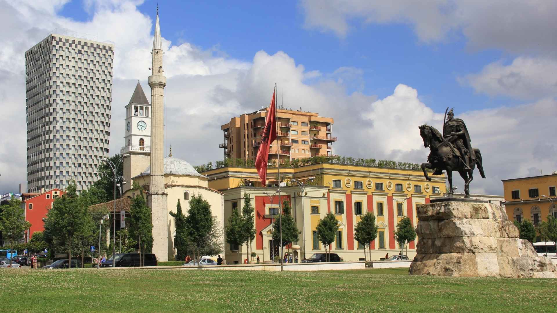 Bashkia e Tiranës rikthen pas dy vitesh Natën e Bardhë