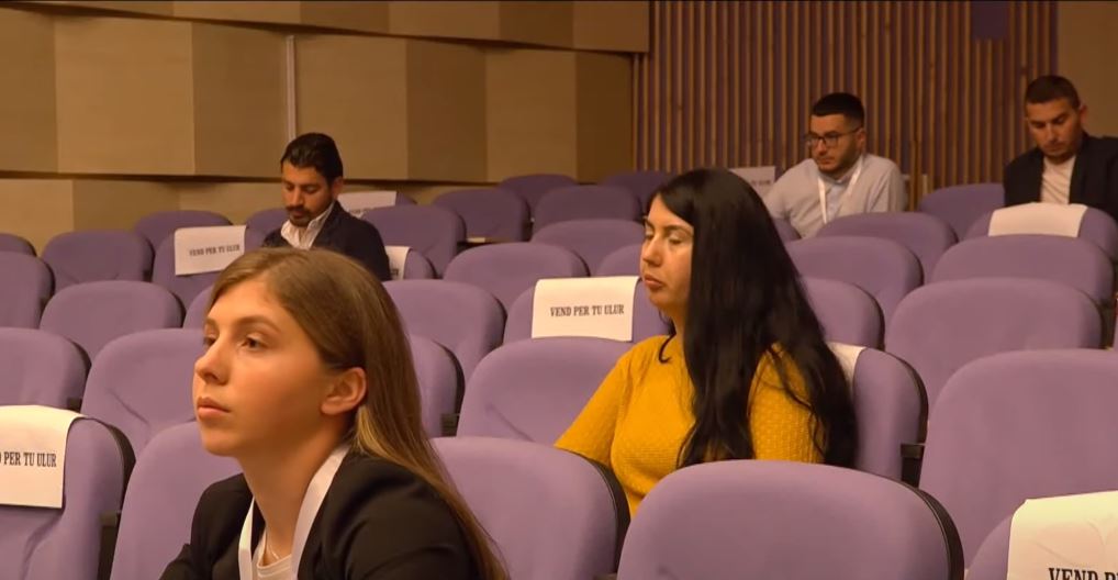 Sfidat e universiteteve online, studentët ankohen për mungesën e literaturës në gjuhën shqipe