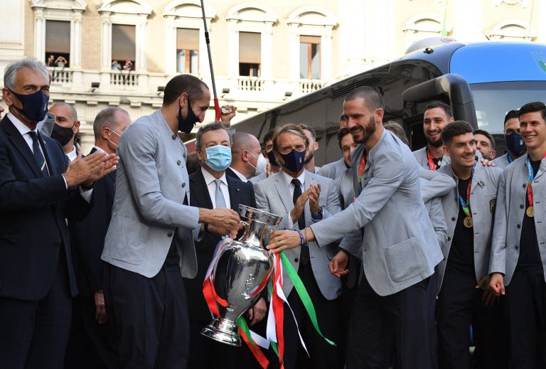 Italia çon trofeun në shtëpi, pritje spektakolare për fituesin e Euro 2020