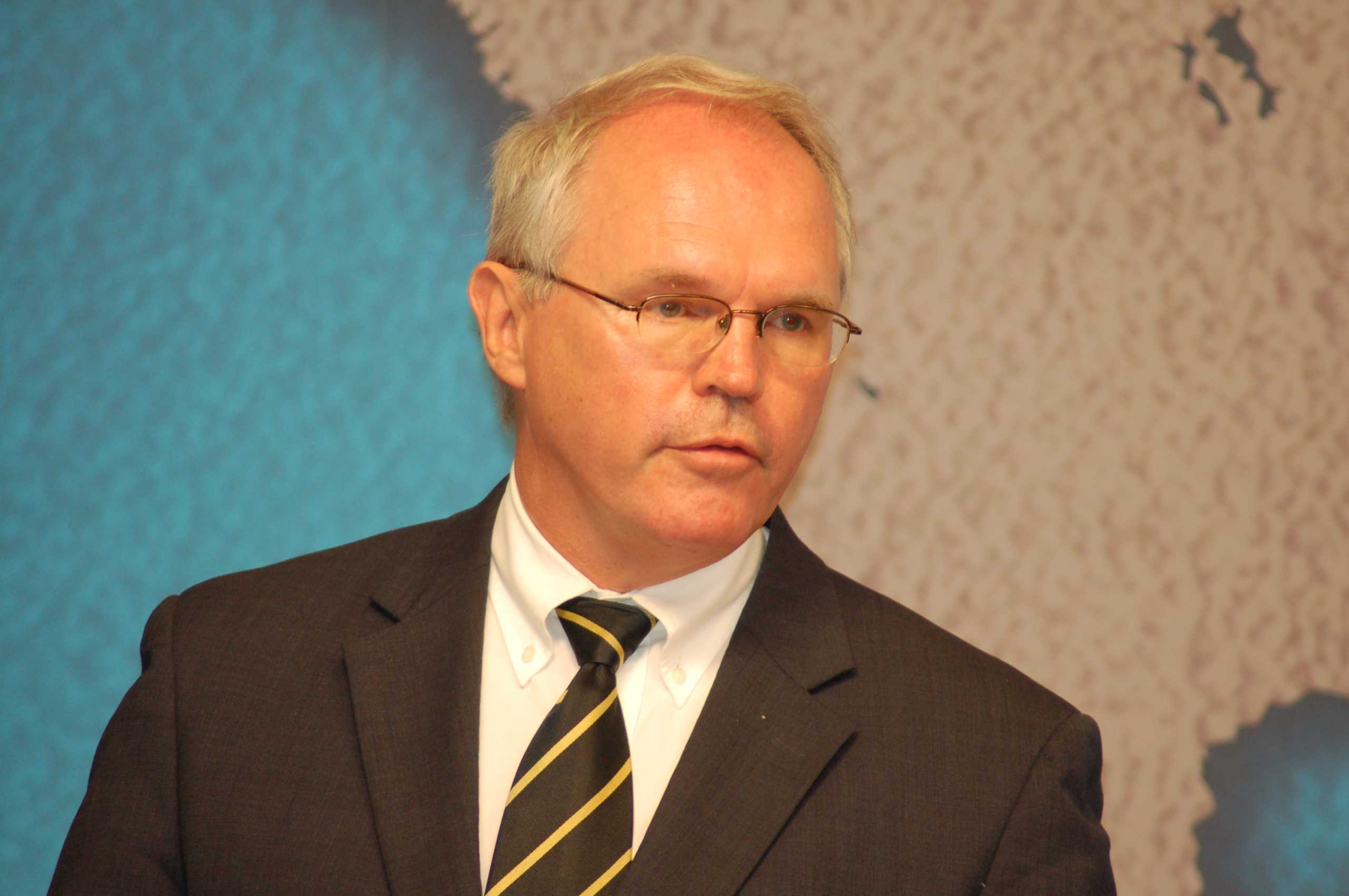 Christopher Hill konfirmohet ambasador i SHBA-ve në Serbi