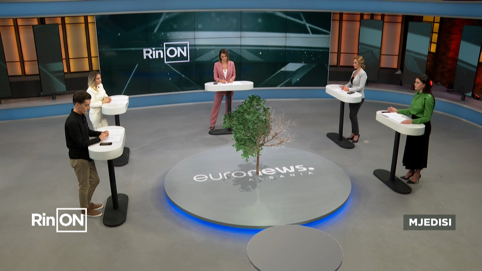 Filloi ‘RinOn’ në Euronews Albania, programi që vendos politikën përballë të rinjve