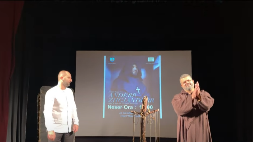 Monologu i At Zef Pëllumbit, aktori Arben Dërhemi sjell në skenën e Vlorës vuajtjet e priftit françeskan