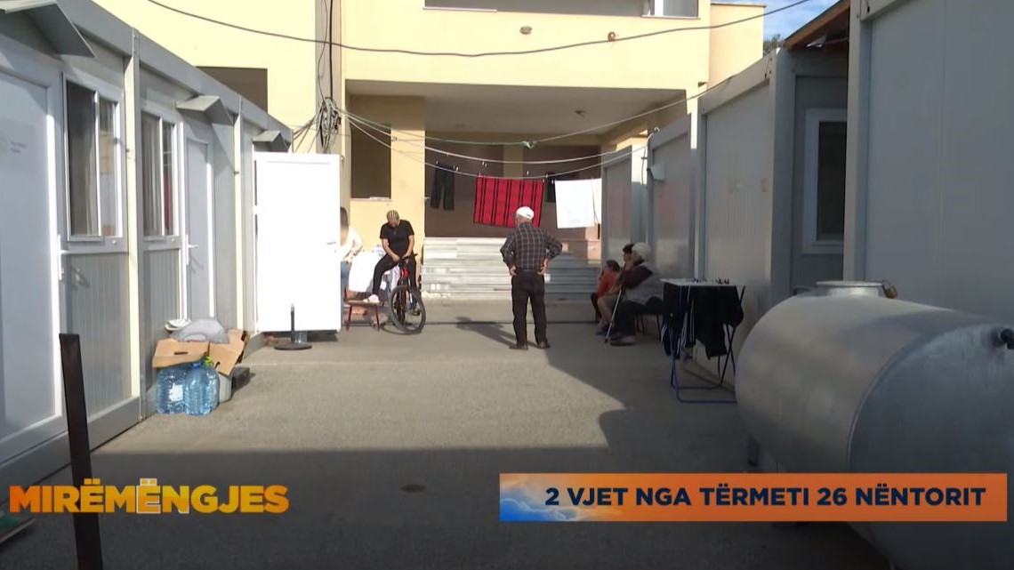 15 familje jetojnë ende në kontejnerë