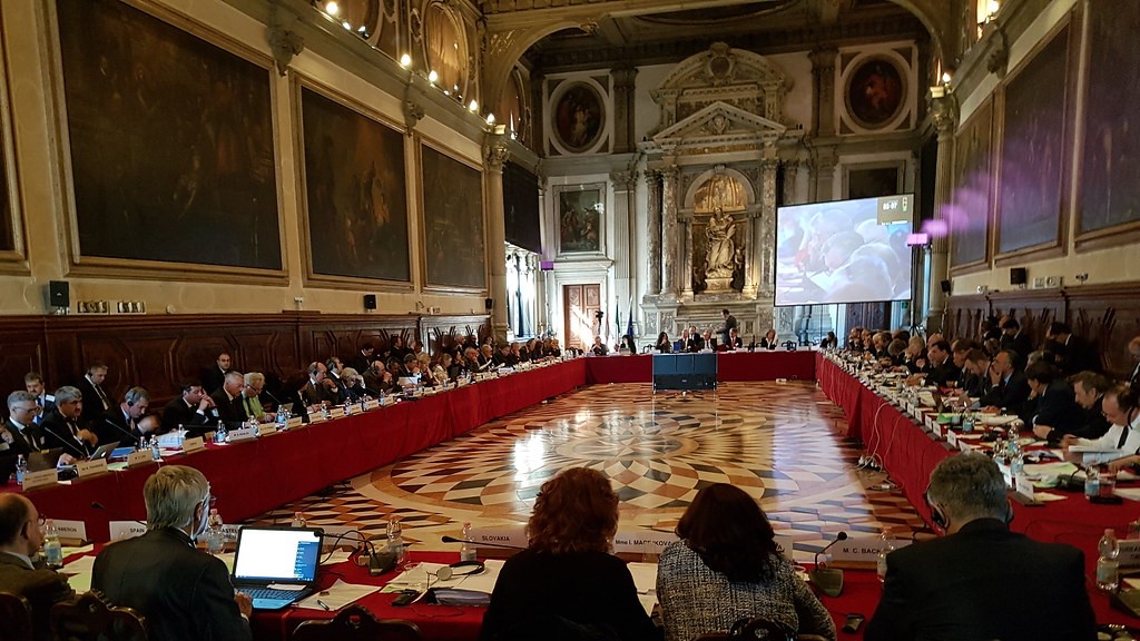 Komisioni i Venecias vlerëson pozitivisht projektligjin për financimin e partive politike, rekomandon disa përmirësime