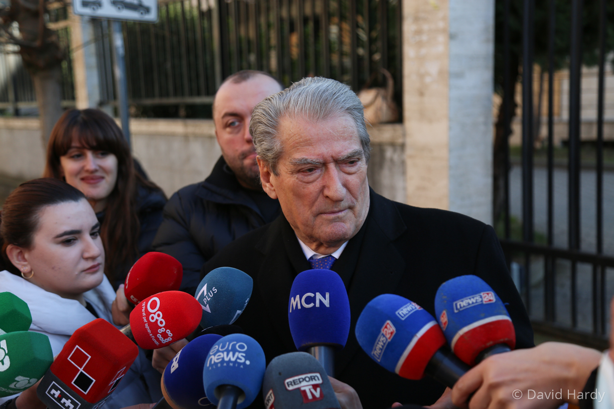 Grupi i Rithemelimit: PD bashkohet vetëm përmes votës së lirë në parti