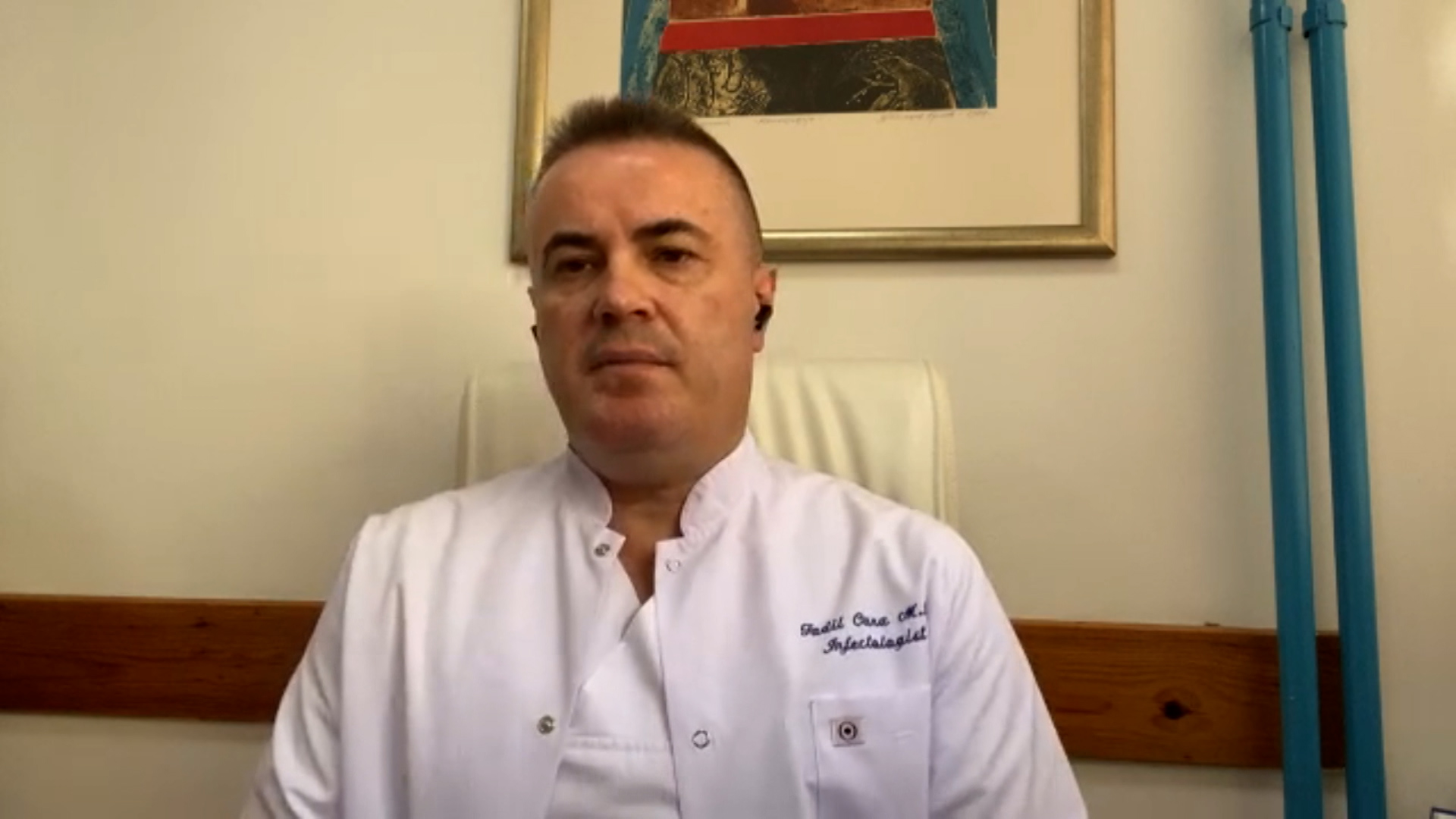 Miksimi i COVID me gripin sezonal, mjeku shpjegon simptomat dhe kurimin