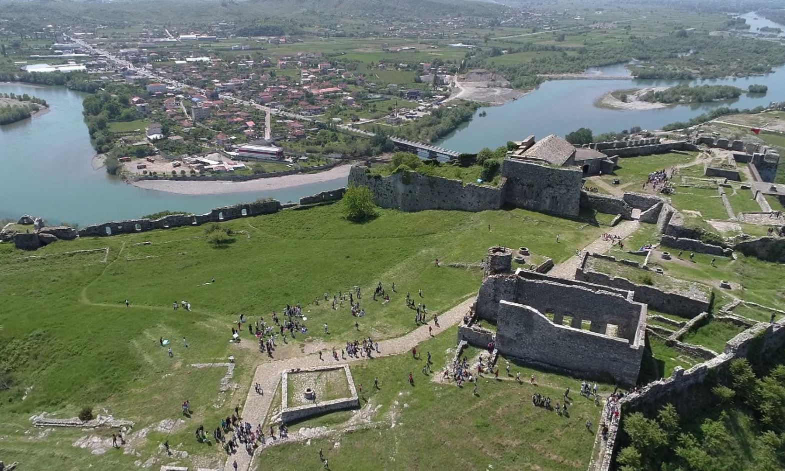 Shkodra njeh rritje në turizëm, ‘Rozafa’ më e vizituara