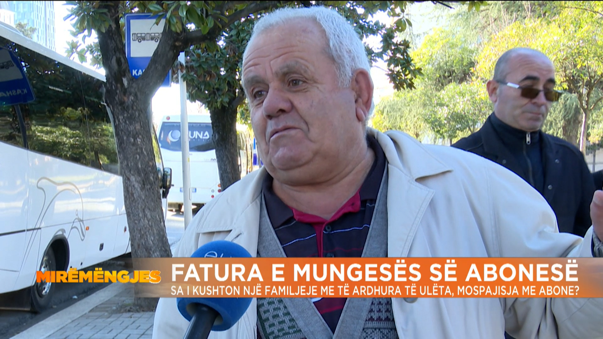 Vuajtja e një qytetari në Tiranë për të siguruar një abone