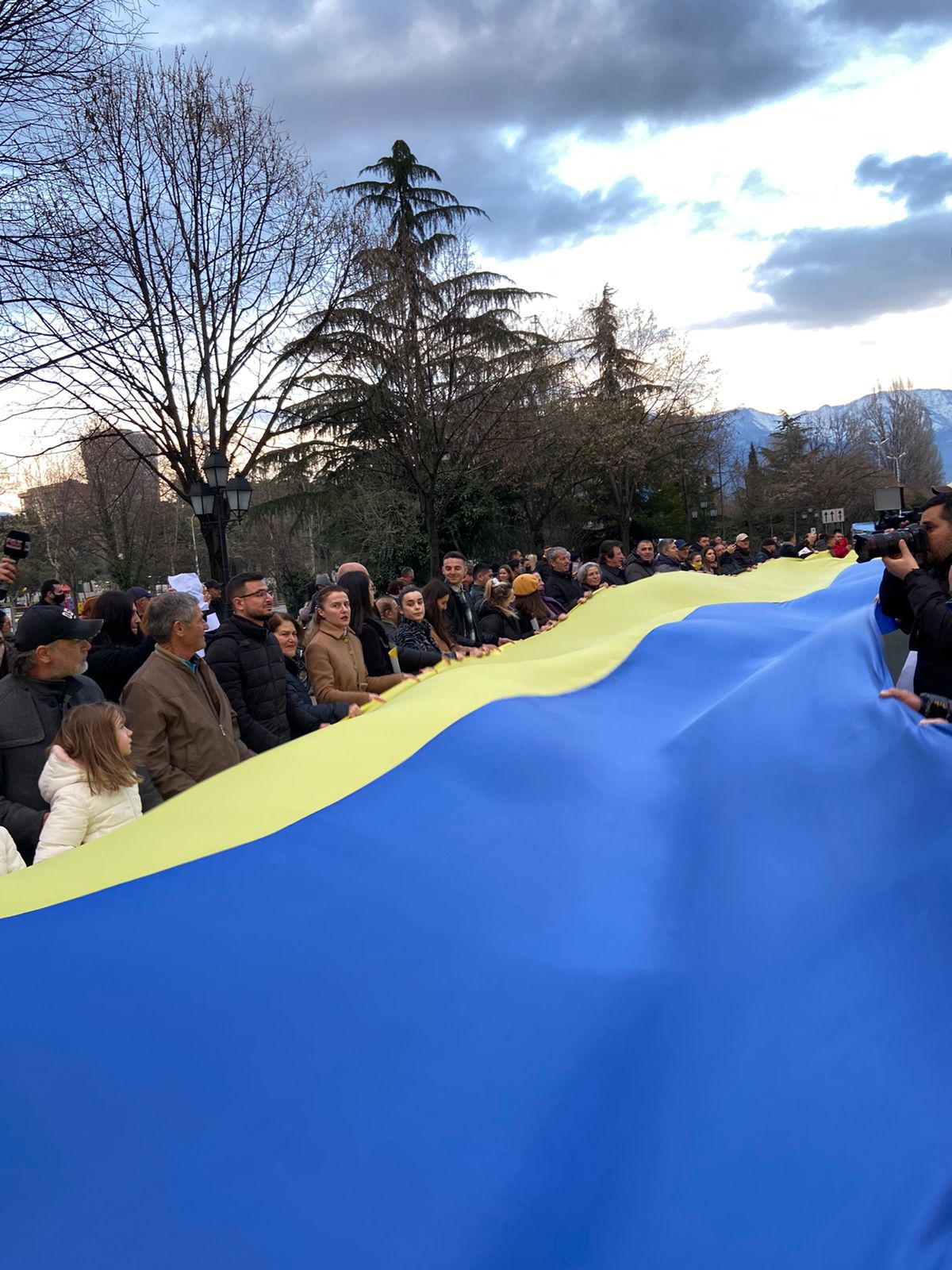 Protesta kundër luftës para ambasadës ruse në Tiranë