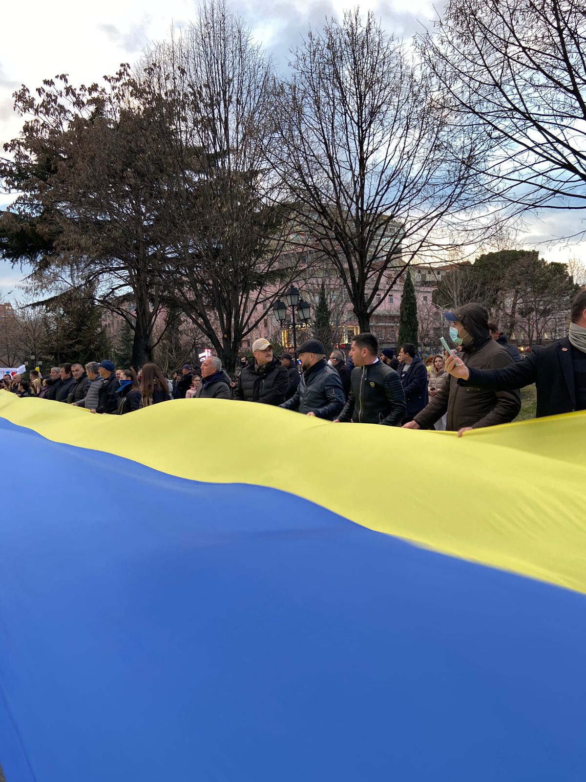 Protesta kundër luftës para ambasadës ruse në Tiranë