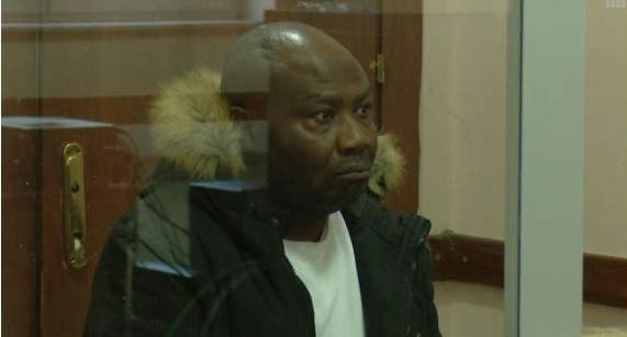 Gjykata lë në qeli kamerunasin që u kap me 1 mln euro false