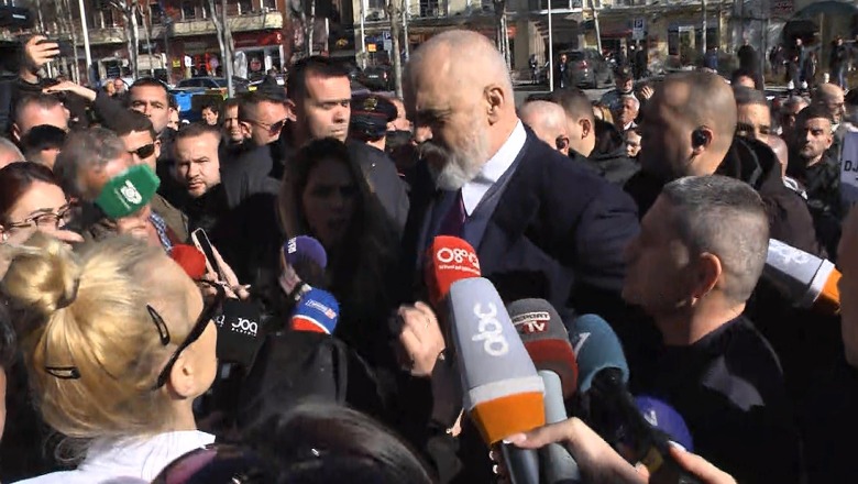 Banorët e 5 Majit i kërkojnë llogari Ramës për shembjen e banesave