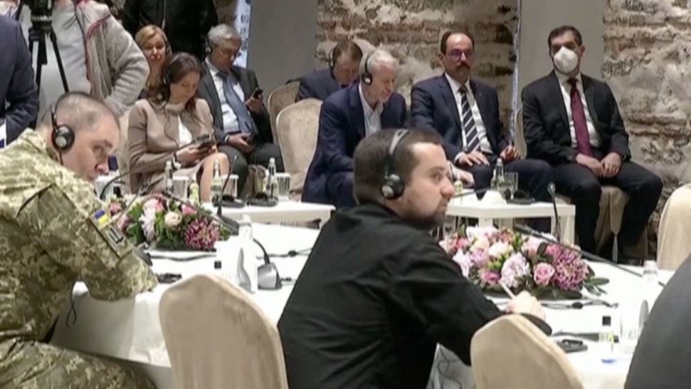 Rusia tërhiqet nga operacionet ushtarake në 2 qytete të Ukrainës