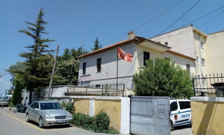 Sherr mes të miturve në Pogradec, plagoset me thikë 15-vjeçari