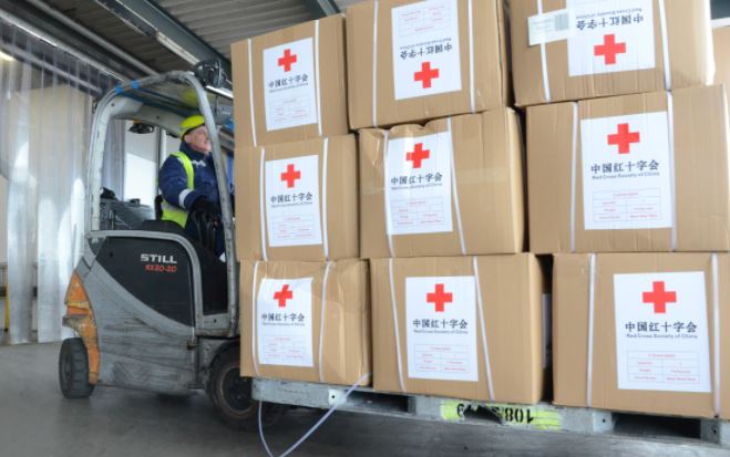 Kina jep 1.57 mln dollarë ndihmë humanitare për Ukrainën