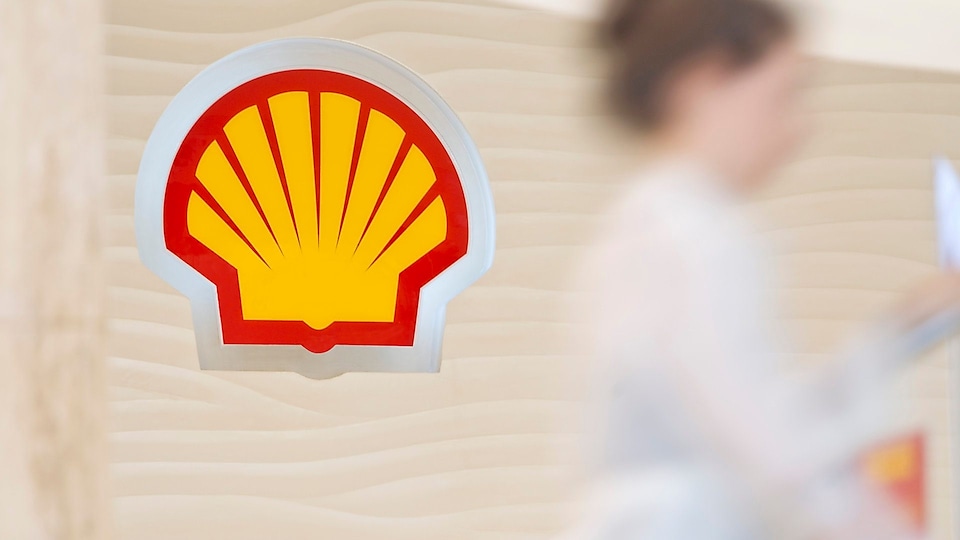 Shell tërhiqet nga Rusia