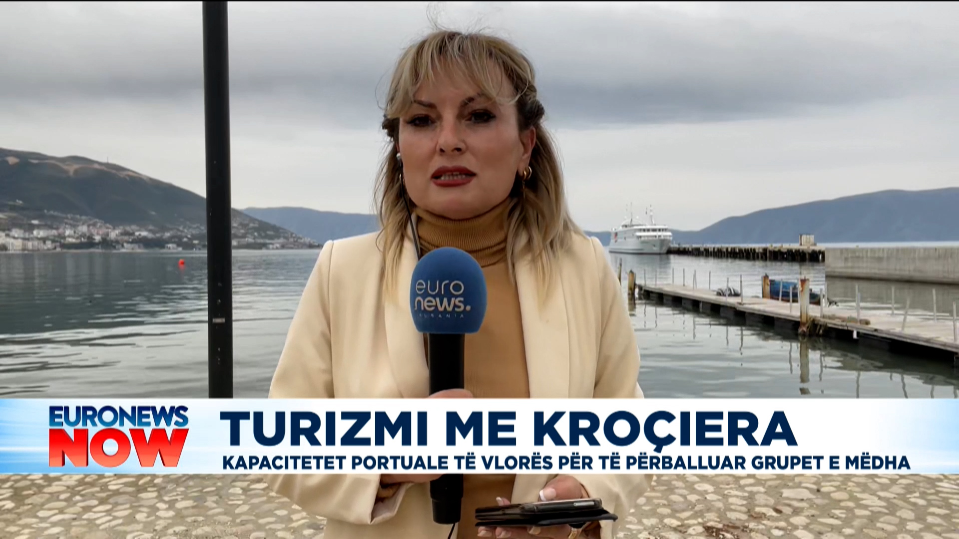 Anija me turistë francezë mbërrin në Vlorë