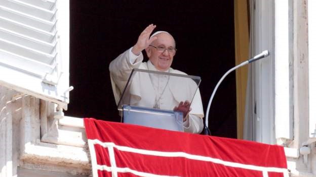 Papa Françesku thirrje liderëve politike: Armët po zënë vendin e fjalëve