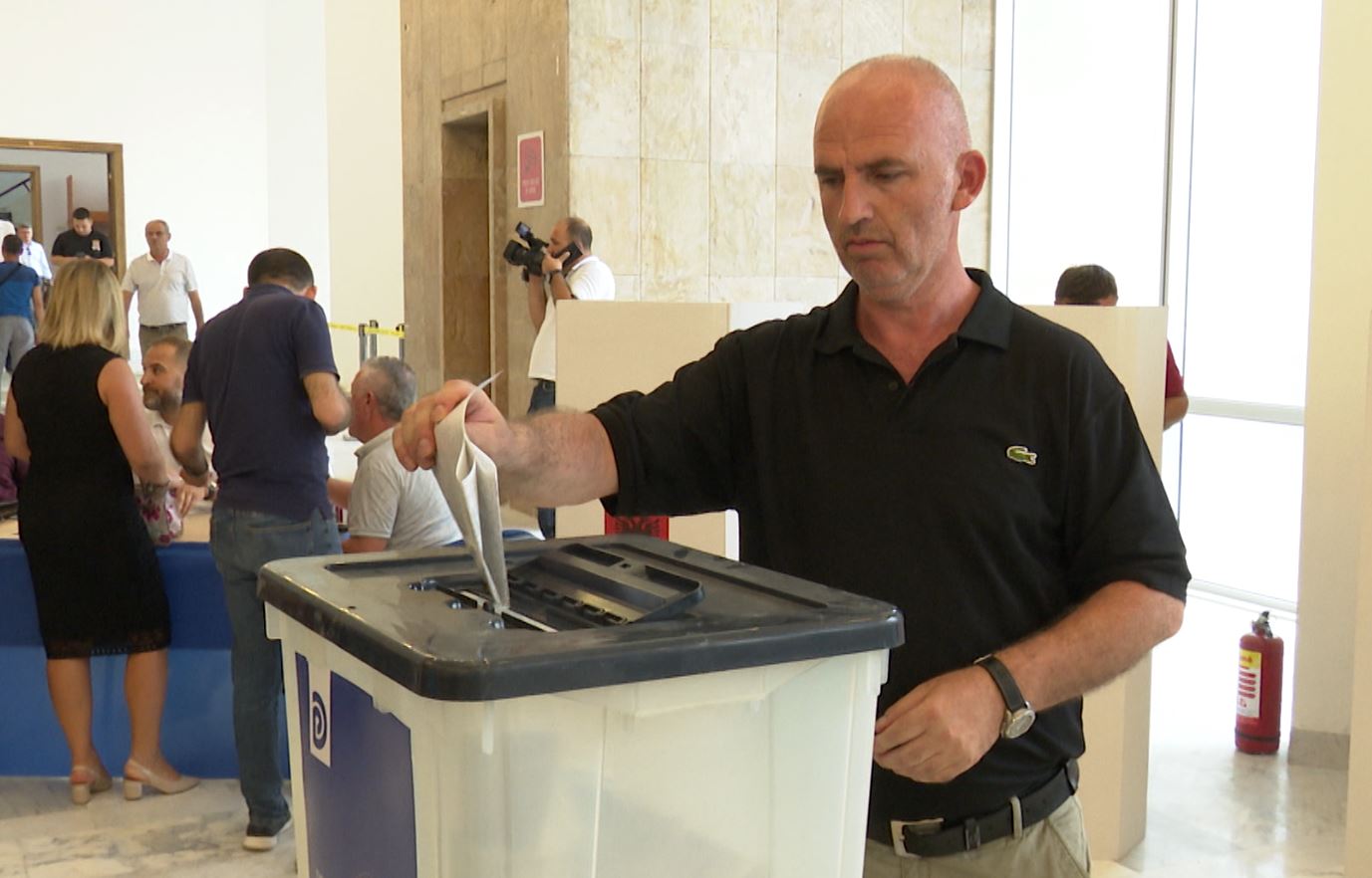 Komisioni i Rithemelimit të PD zgjedh të shtunën Këshillin Kombëtar