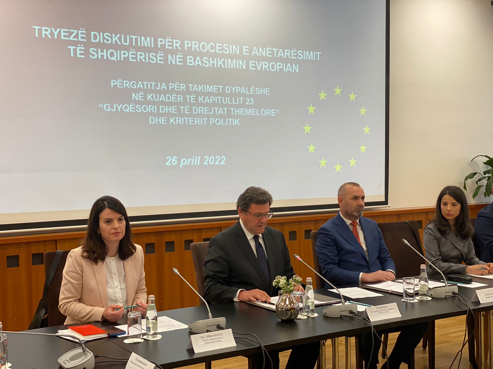 Kryenegociatori Mazi: Shqipëria të përmbushë detyrat për çeljen e negociatave