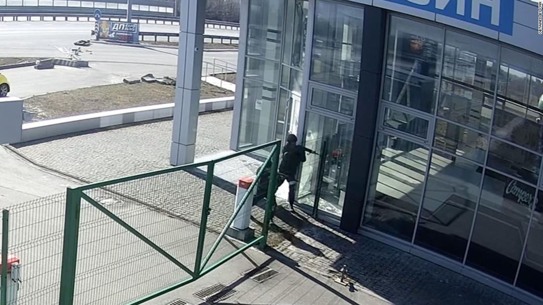 PAMJE | Ushtarët rusë qëllojnë për vdekje dy civilë
