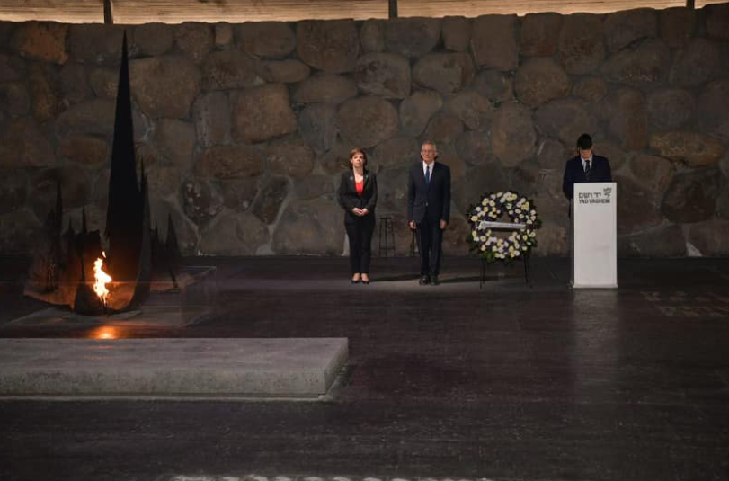 Ministrja e Jashtme e Kosovës nderon viktimat e Holokaustit në Izrael