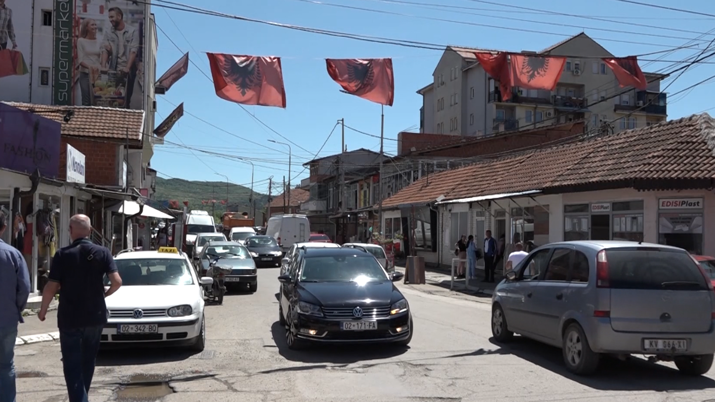 Serbia po na blen shtëpitë për të na larguar, thonë shqiptarët e Mitrovicës