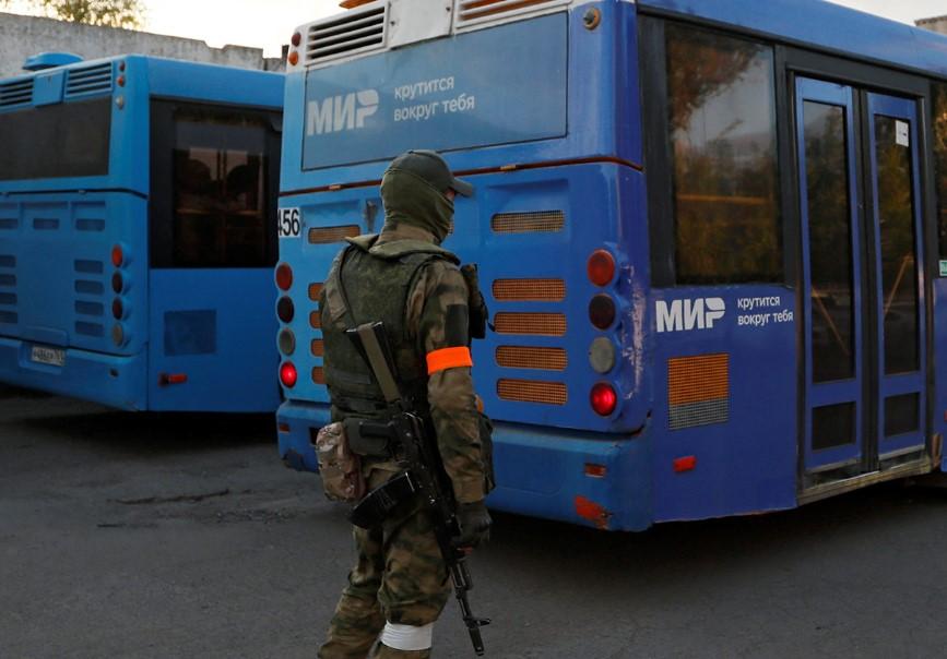 Rreth 2 mijë ushtarë ukrainas janë dorëzuar në Azovstal, sipas ministrit rus