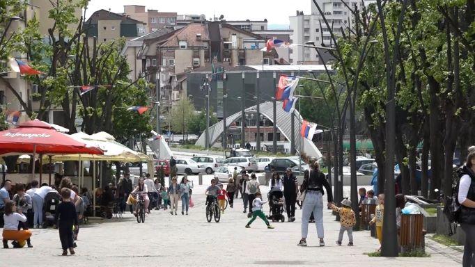 Qytetarët serbë në veri të Mitrovicës përkrahin pushtimin e Ukrainës