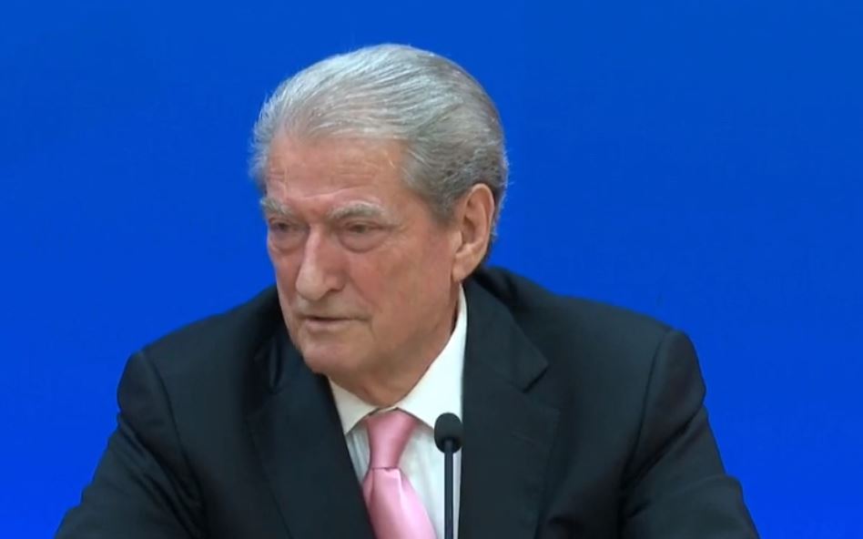 Deputetë me plaftormë nga qeveria s’mund të mbajnë peng PD-në, thotë Berisha