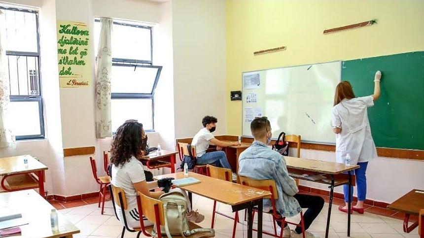 Pas grevës së arsimtarëve në RMV, qeveria u rrit pagën më 15%
