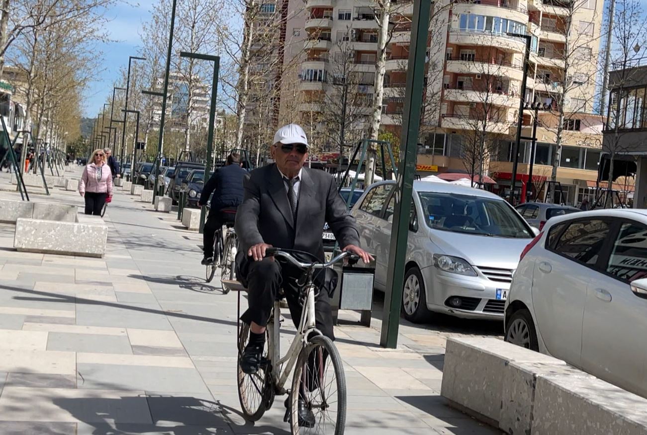 Rritet përdorimi i biçikletave në Vlorë, problem korsitë