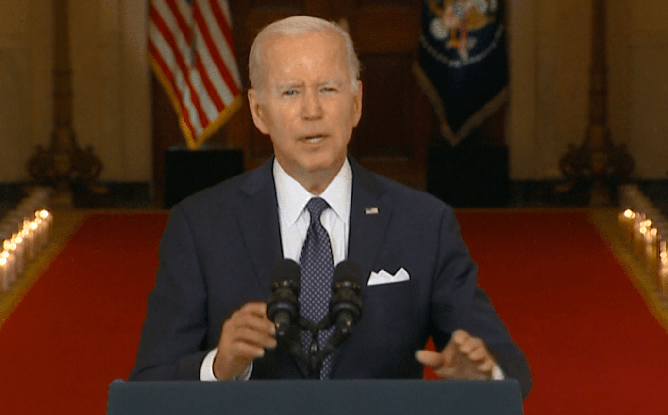 Presidenti Biden kërkon të rritet mosha për blerjen e armëve në SHBA