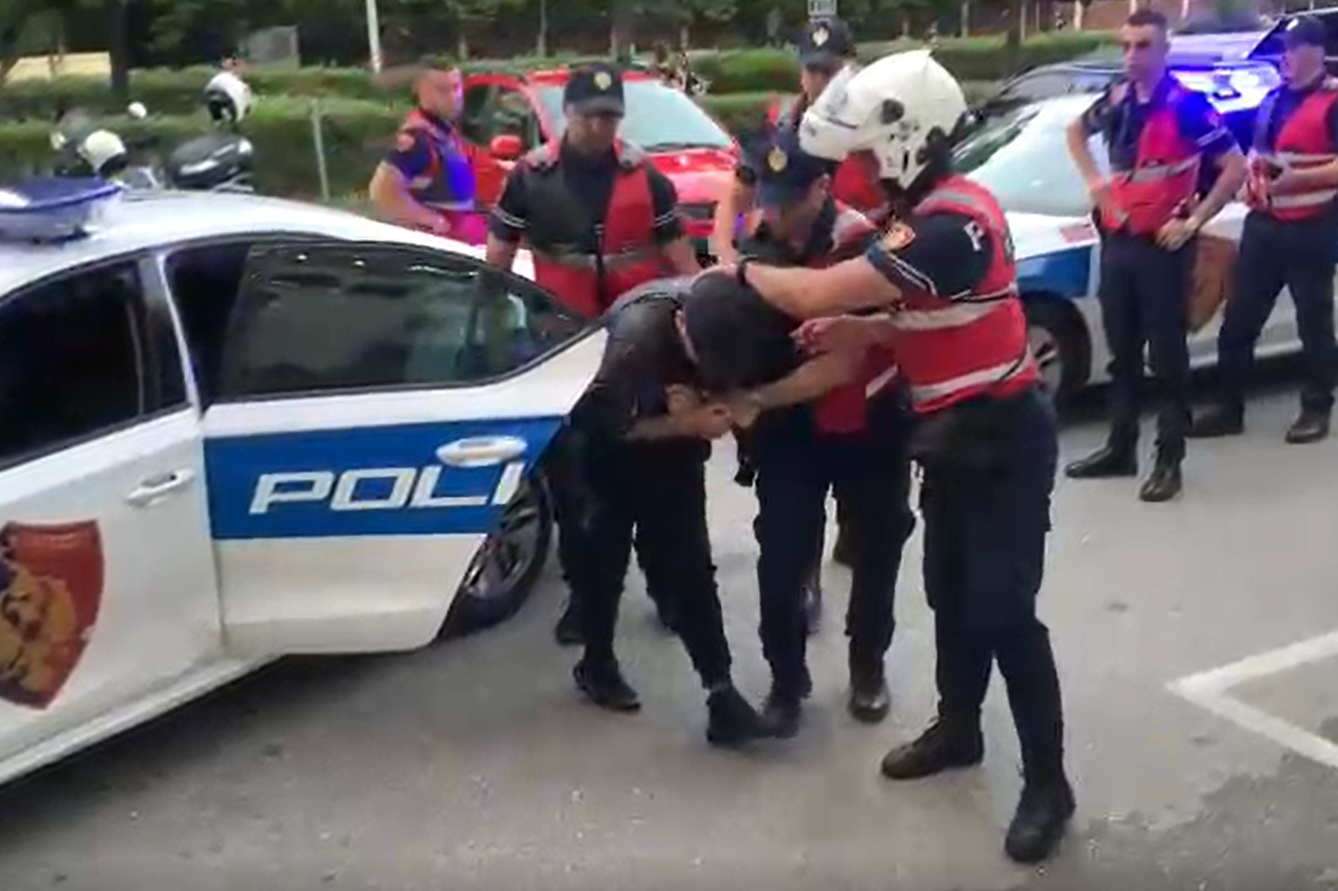 ‘Shqiponjat’ godasin 3 zonat më të rrezikshme në Tiranë për armë pa leje