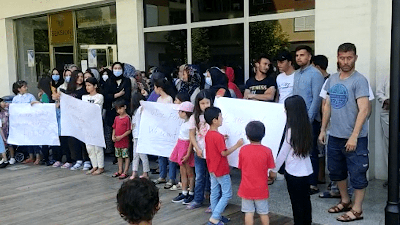 Afganët e Shëngjinit në protestë, shoqata nuk u ka paguar resortin