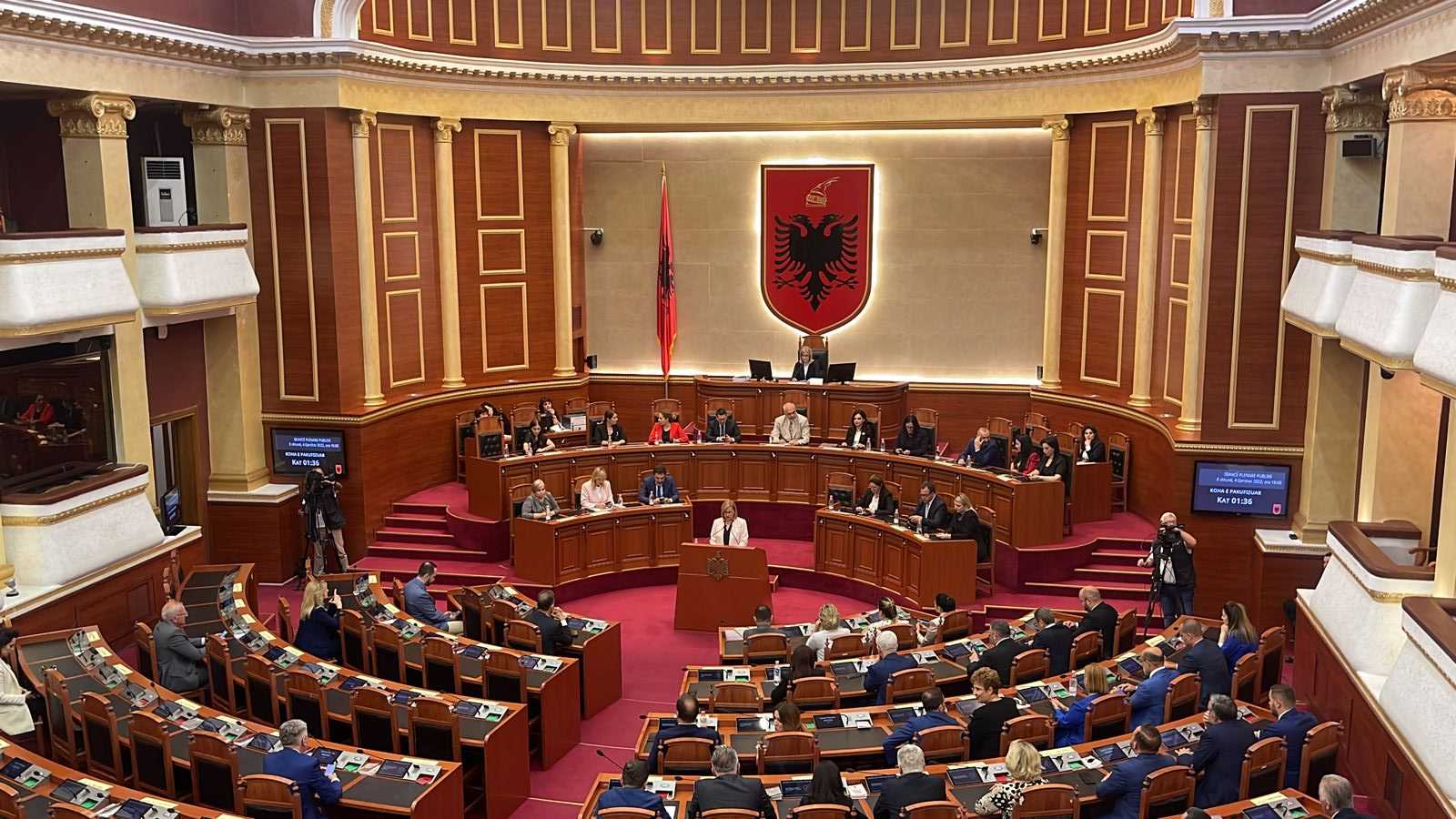 Nis seanca për zgjedhjen e Presidentit, opozita braktis sallën