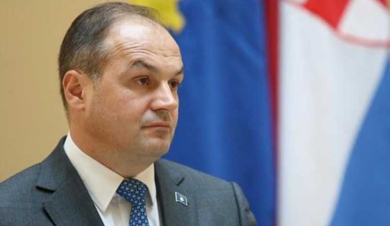 Enver Hoxhaj reagon për protestën në Tiranë: Shqipëria e fortë është në interesin e çdo shqiptari