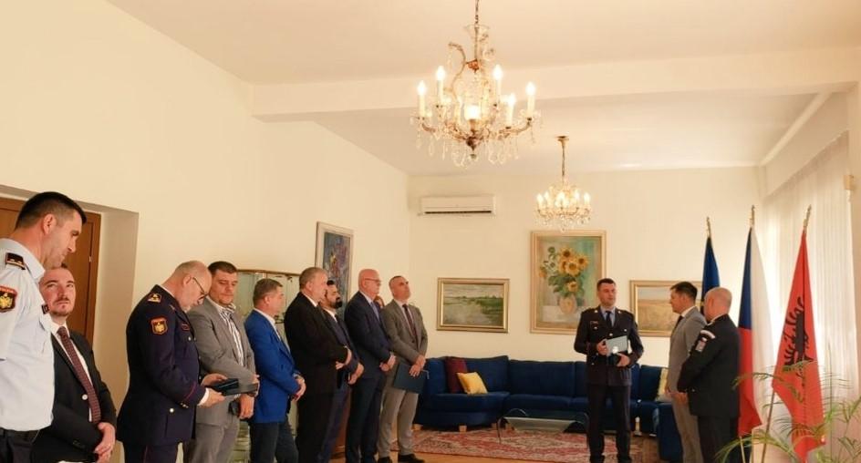 Zyrtarë të policisë shqiptare vlerësohen me medalje nga homologët çekë
