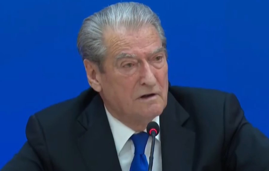 Do i lejojë protestuesit të futen në Kryeministri? Pergjigjet Berisha