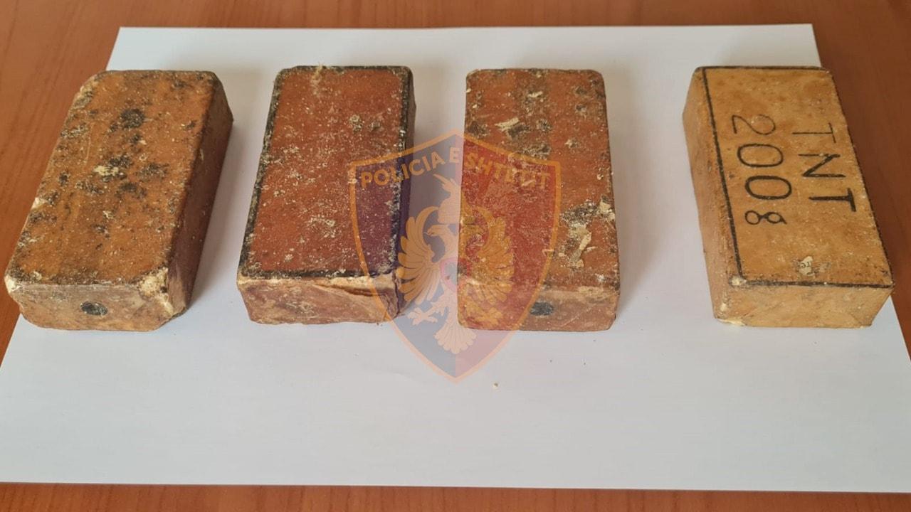 Kapet 19-vjeçari në Durrës me 4 kallëpë tritol, e kishte gati për shitje